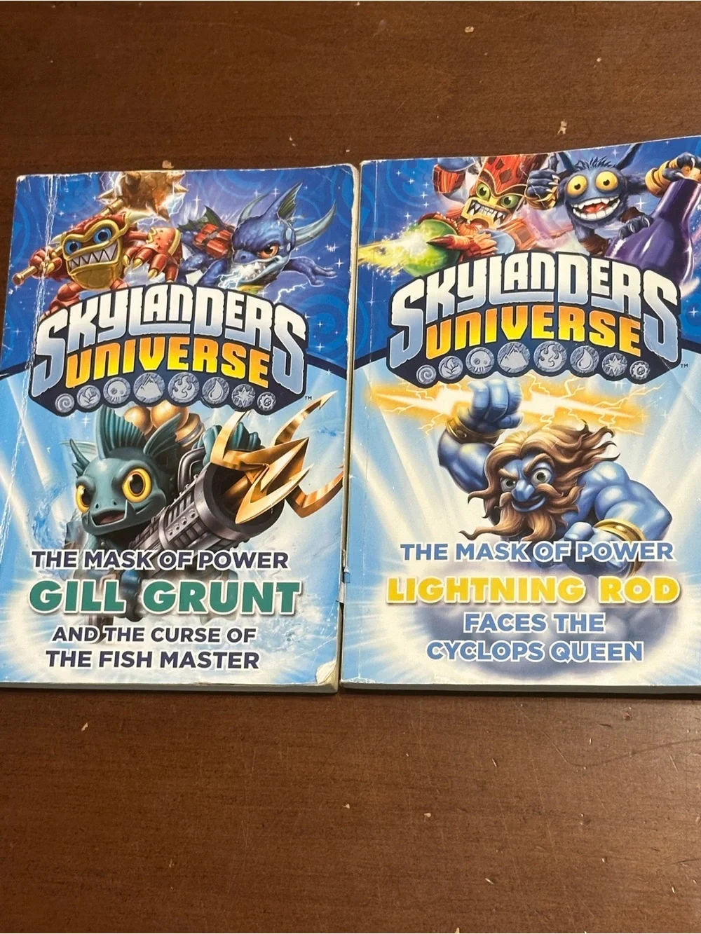 2 book set Skylanders Universe - Mask of Power Gil Grunt Lightning Rod READ DESC